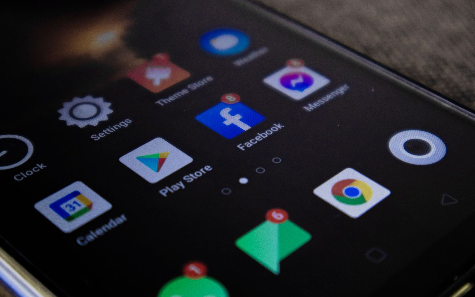 Smartphone home screen showing app icons for Facebook, Play Store, Chrome, and Messenger